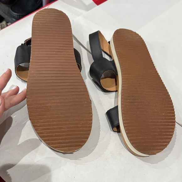 Nisolo Black and Tan Sandals - Picture 4 of 5